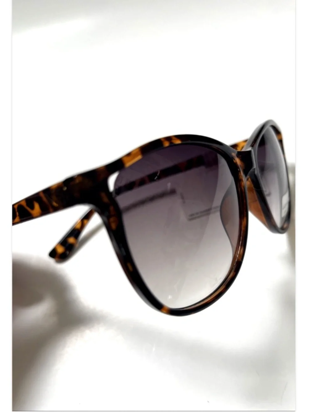 New LUCKY BRAND Cat Eye Cut Out Classic Sunglasses Tortoise Shell Acetate Brown